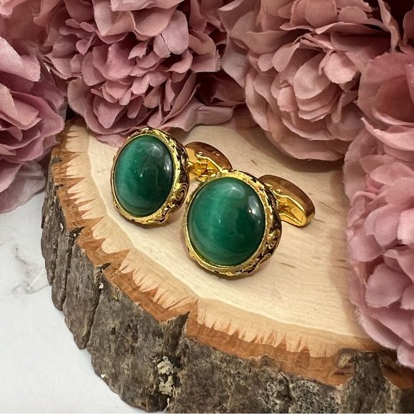 Elegant Round Emerald Green Chrysoprase Gold Cufflinks - Picture 4 of 16